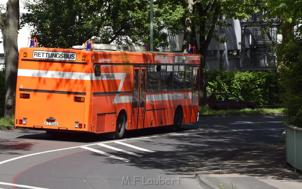 VU Schulbus Taxi Severinsbruecke Rich Innenstadt P28.JPG - Miklos Laubert